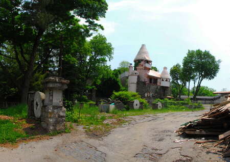 Photos Of: Gingerbread Castle (2007) - 07/29/2013